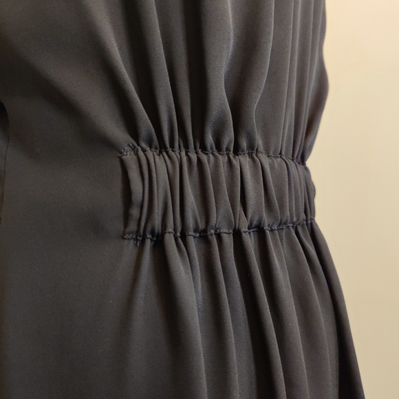 Back design knee length dress - Picture 7 of 8